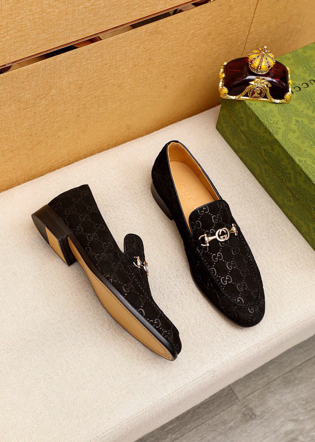 Men's shoes 💰520 💐 Product trademark: GUCCI "Gucci" casual leather shoes Regular size: 39-44 (38.45🉑️customized) Product materials: Selected imported first-layer calfskin embossed upper + luxury hardware buckle, imported water-dyed cow leather lining. Strong three-dimensional visual effect, original combination outsole Color: 3⃣️colors available